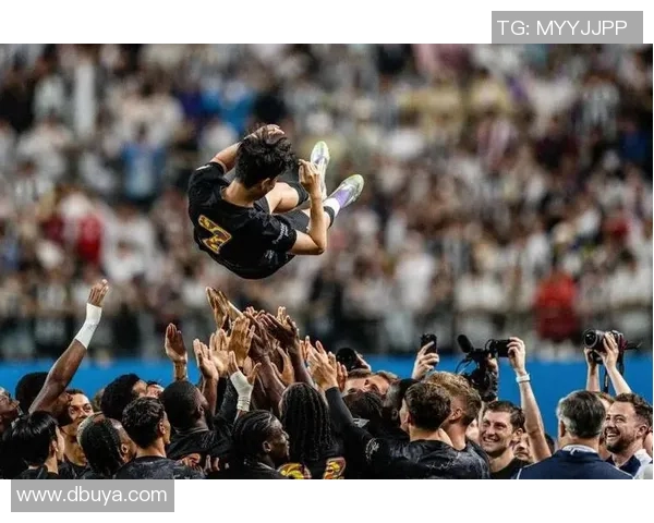 热刺足球明星风采尽显精彩瞬间回顾与球迷互动的美好时刻 热刺足球明星风采尽显精彩瞬间回顾与球迷互动的美好时刻