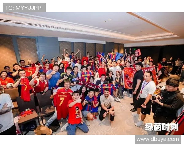 足球明星亲临赛场观战精彩瞬间与球迷互动热情四溢的现场气氛